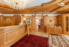 Hotel Chalet Corso - Rezeption, Bar und Lounge