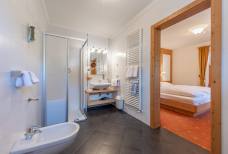 Hotel Teresa - Bagno della camera accessibile Fanes
