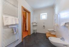 Hotel Teresa - Bagno della camera accessibile Fanes