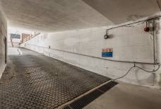 Residence Unterhuber - Zugangsrampe von der Garage zur Rezeption