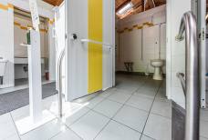Camping Steiner: Rampa di accesso al bagno accessibile nei servizi sanitari 1