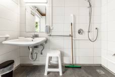 Camping Steiner: Servizi sanitari 2 - Bagno con doccia accessibile per ospiti con disabilità