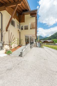 Hotel Alpenfrieden - Rampa di accesso all'ingresso principale