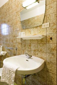 Residence Lenzenau - Bagno appartamento n. 2