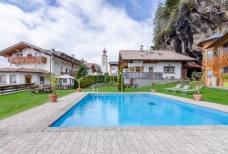 Piscina e giardino