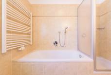 Appartements Steiner - Badezimmer Sonne