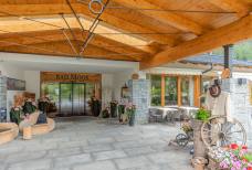 Zugangsweg zum Haupthaus Bad Moos Dolomites Spa Resort