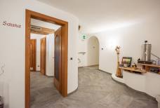 Rampe zum Wellnessbereich