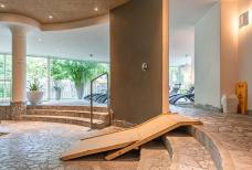 Hotel Corona - Gradini per la piscina coperta con rampa provvisoria