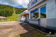 Kabinenbahn Ruis - Stufe vor dem Kassenbereich