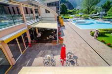Bozner Freibad Lido: Bar und Terrasse