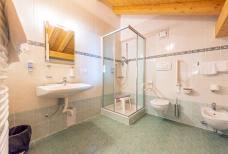 Hotel Jú Furcia - Passo Furcia - San Vigilio di Marebbe: Bagno camera 209