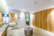 Alpiana SPA - Umkleidebereich Hallenbad und Fitness