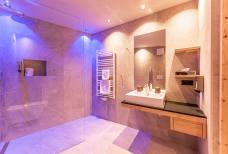 Tratterhof - Mountain Sky Hotel - Badezimmer Family suite Monte Pinus