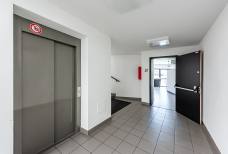 Arena Bar & Restaurant Carstop  - Ascensore