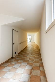Hotel Feldmilla - Rampe von der Tiefgarage zum Aufzug