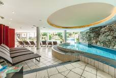 Design Hotel Feldmilla - Stufen zum Hallenbad