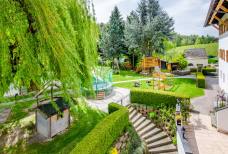 Giardino e piscina