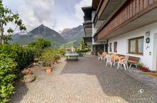 Garni Appartement Gartenheim - Zugangsweg Haupteingang