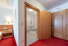 Hotel Maria Theresia: Bagno della camera 110