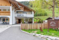 Hotel Sonja - Zugangsrampe zum barrierefreien Nebeneingang