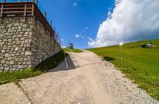 Cabinovia Ortisei - Furnes - Seceda: Rampa di accesso alla terrazza panoramica